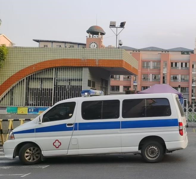 卢龙救护车出租护送骨折病人一公里多少钱